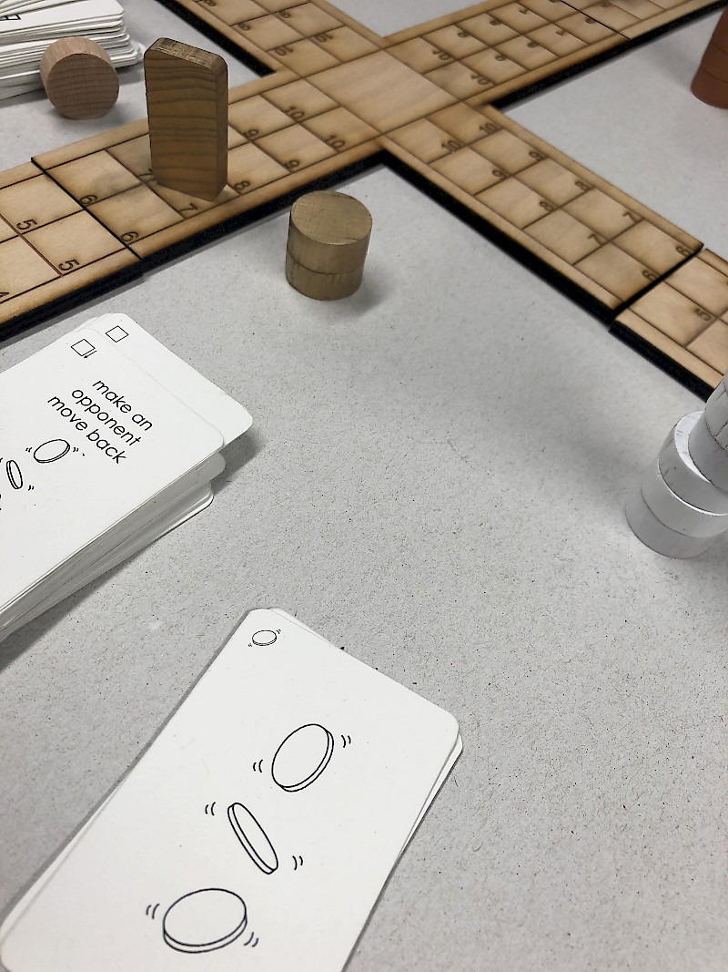 Brettspiel-Prototyp Emineo (2018) von Han-Dung Ngyen und Shamika Biswas.