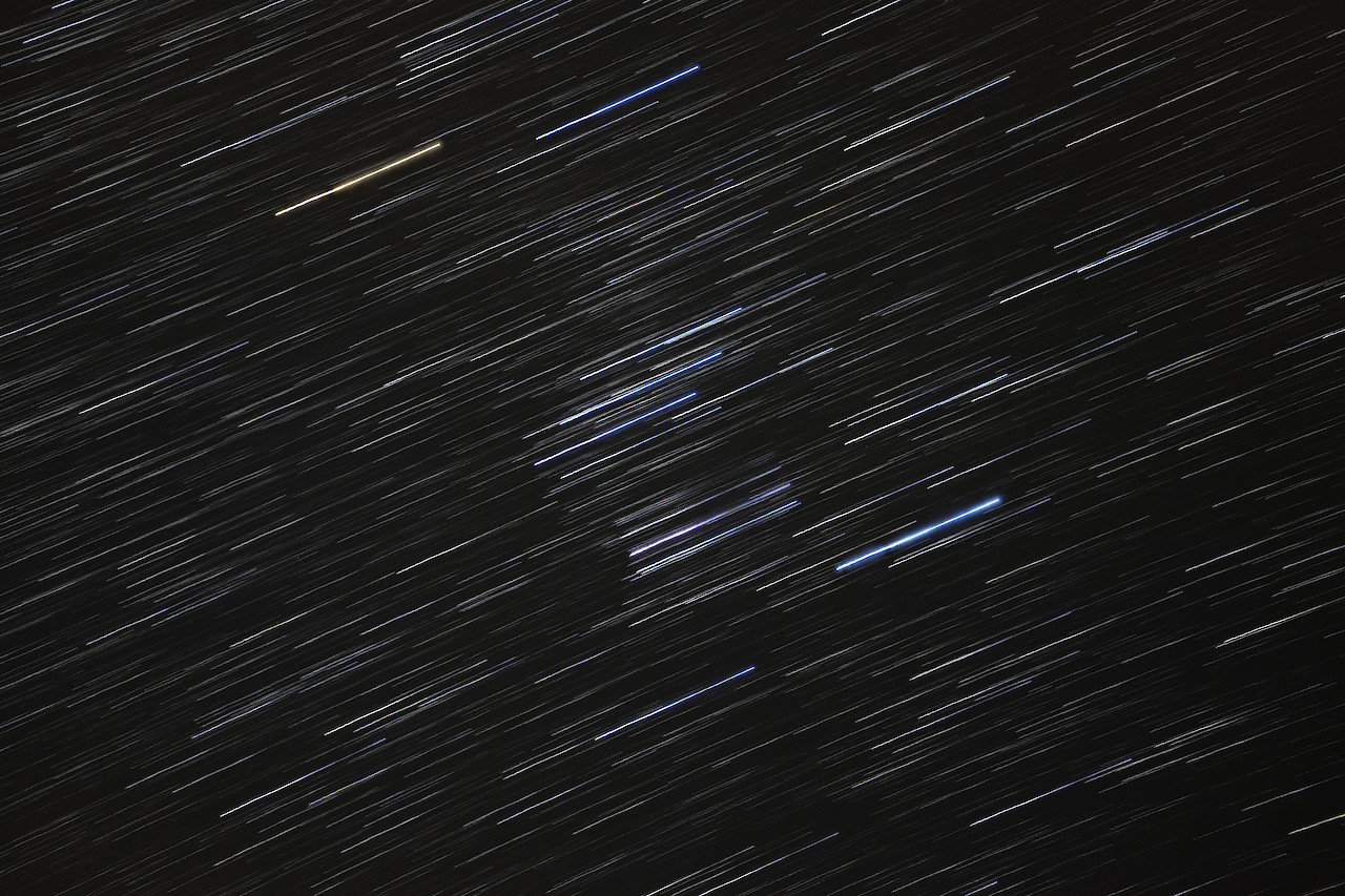 © John Reed. Speed of Light auf Unsplash.