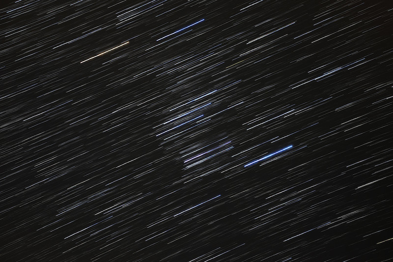 © John Reed. Speed of Light auf Unsplash.