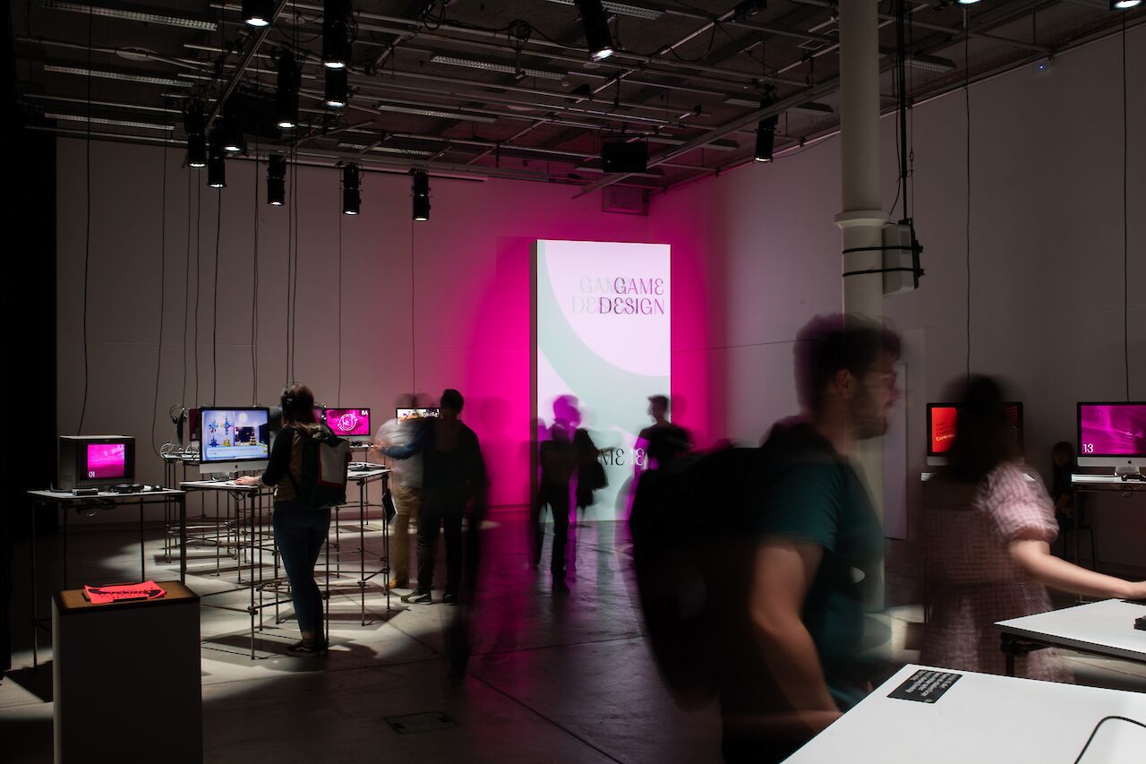 Ausstellungsansicht. Diplomausstellung Game Design 2024. Foto: Charles Roberge Hanil.