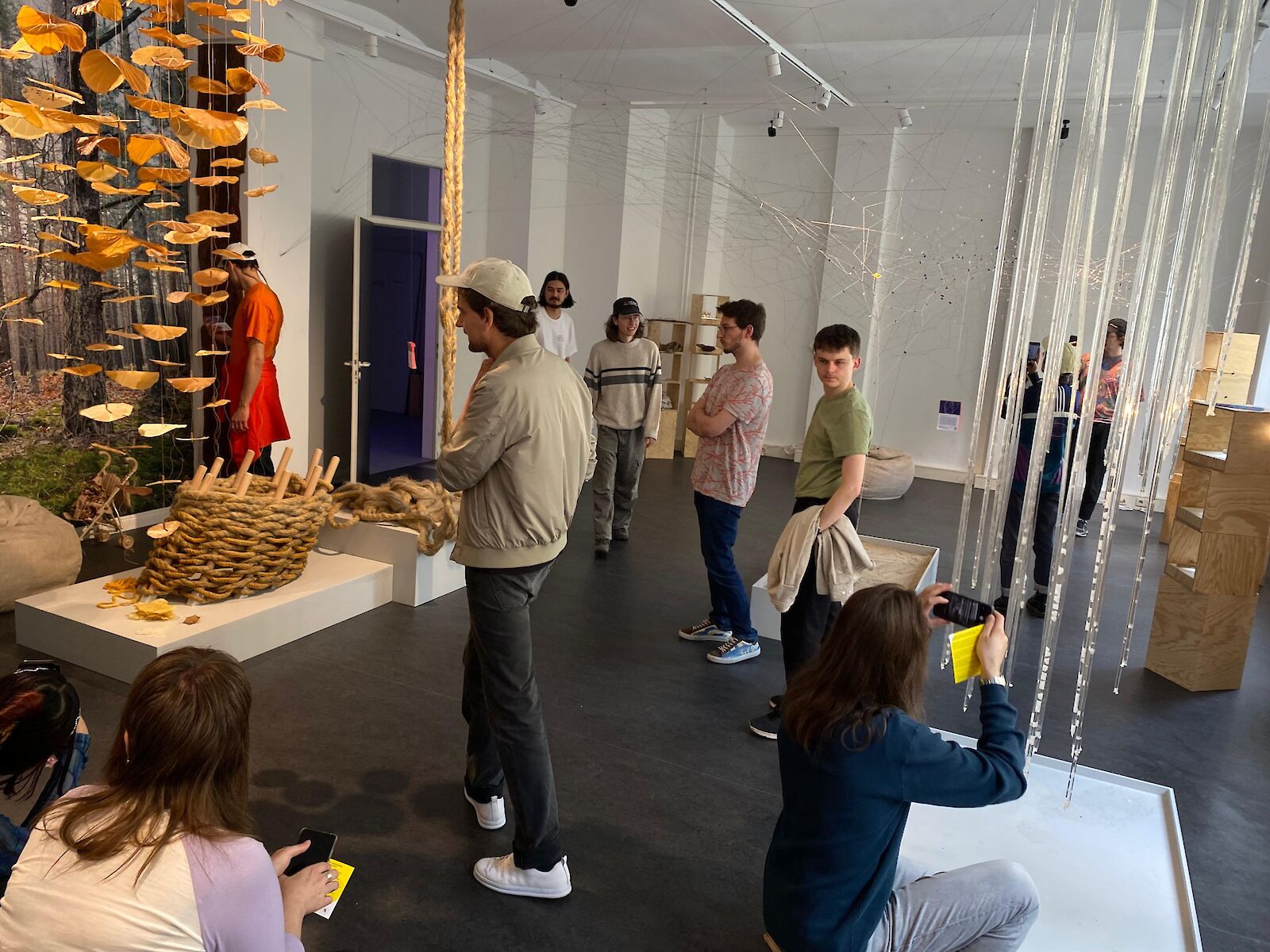 Besuch in den Ausstellungsräumen des Exzellenzclusters «Matters of Activity».